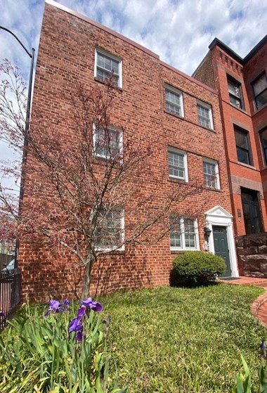 638 Independence Avenue SE 2 Beds Apartment for Rent Photo Gallery 1
